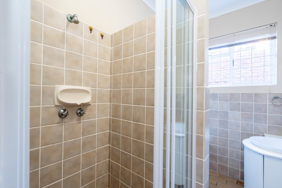 8 Bedroom Property for Sale in Middedorp Western Cape